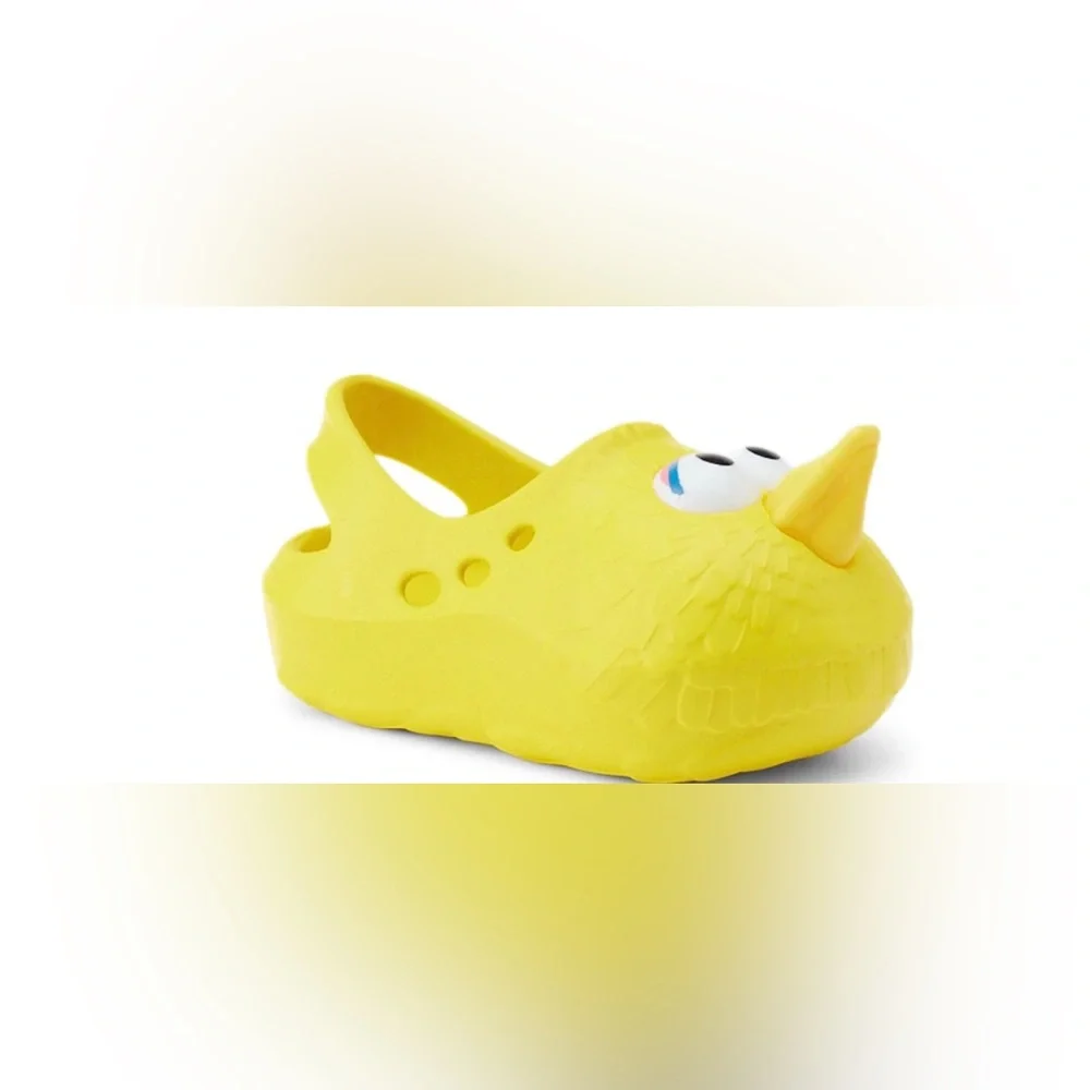 Sesame Street baby’s boy Big Bird Slip on clog yellow. Size 4